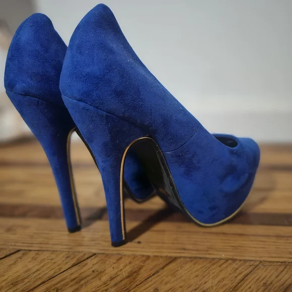 Red Circle Platform Heels - Picture 3 of 4